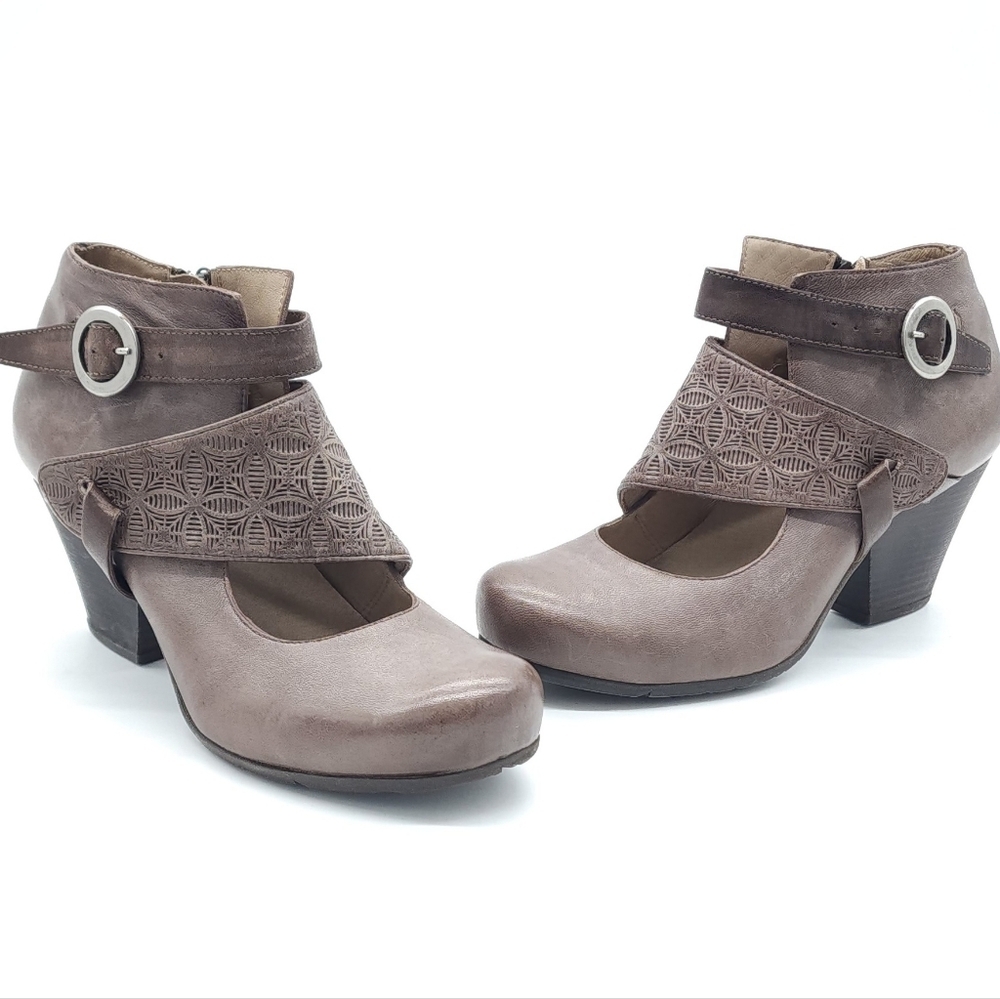 Miz Mooz Dale Cut Out Leather Laser Detail Ankle Boots Women's Size 8.5